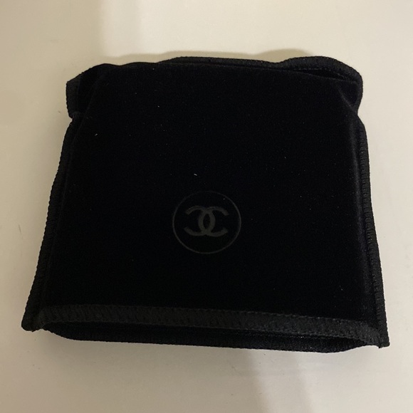 Chanel Beauty LIGHT THE WAY Makeup Set Holiday 2023- Chanel Charm - Picture 11 of 15